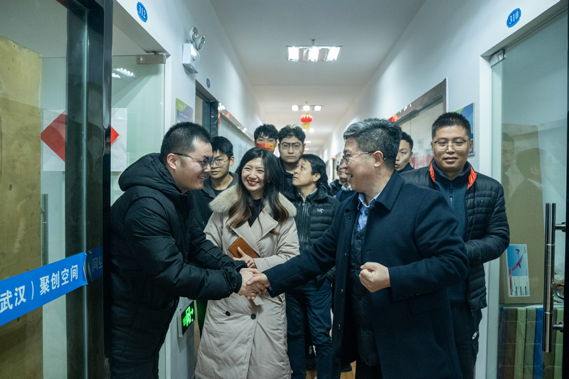 副校长王华走访慰问我校大学生创新创业教育实践（孵化）基地