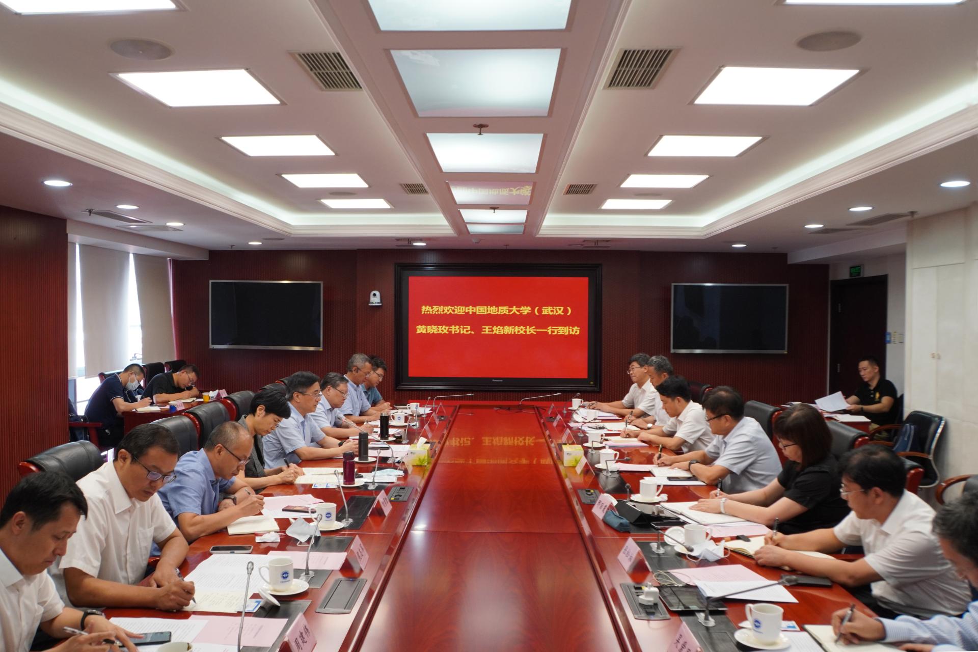 黄晓玫、王焰新走访中国地质调查局