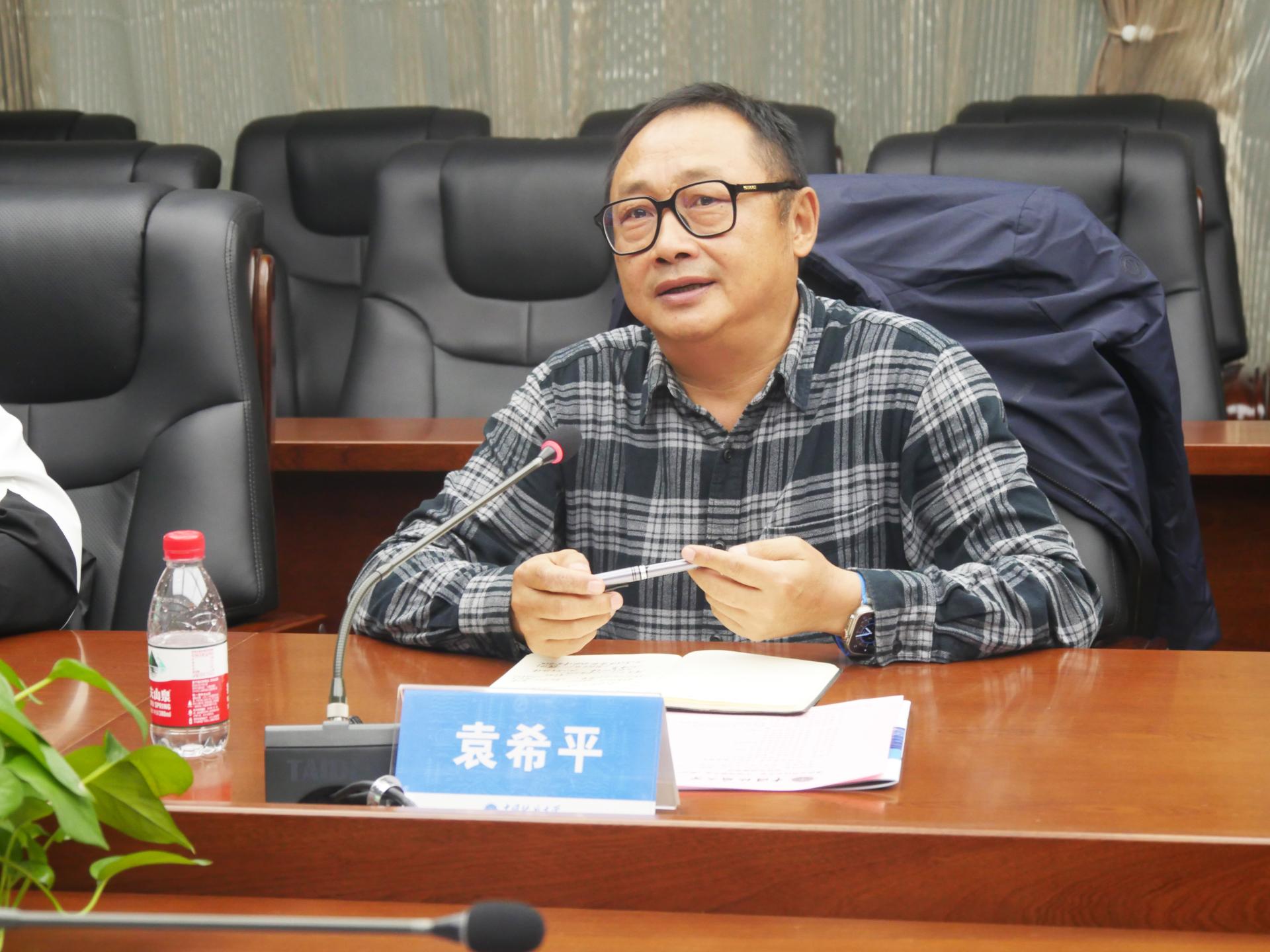 滇西应用技术大学校长袁希平一行来校调研