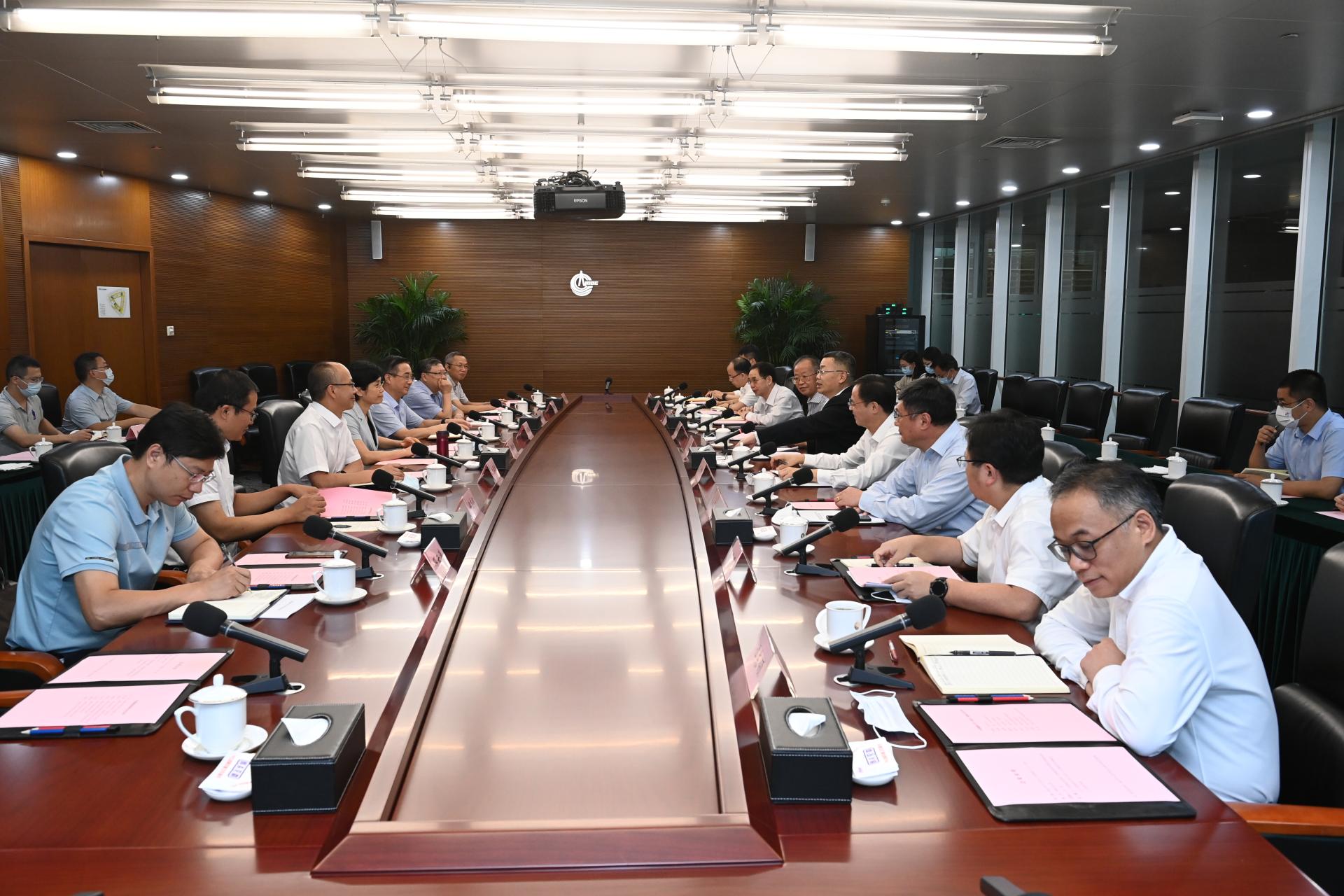 我校与中国海洋石油集团有限公司签署战略合作协议